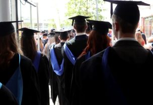 انسحاب طلاب من حفل تخرج جامعي - تعبيرية