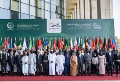 رؤساء وفود الدول المشاركة بالقمة الإسلامية الـ15 المنعقدة في غامبيا