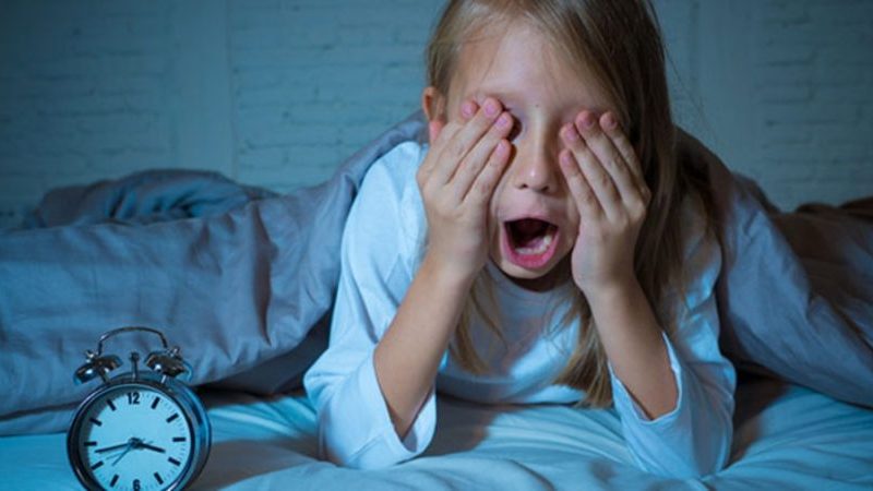 قلة النوم لدى الأطفال - تعبيرية