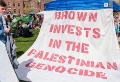 من اعتصام الطلبة المؤيدين لفلسطين في جامعة "براون"