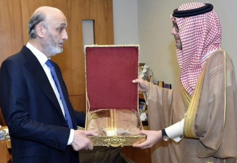 سفير المملكة العربية السعودية وليد البخاري ورئيس حزب “القوات اللبنانية” سمير جعجع
