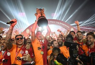 غلطة سراي ينتزع لقب الدوري التركي للمرة 24 بتاريخه