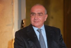 النائب السابق فارس سعيد