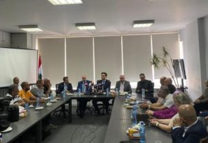 الوزير على حمية في أثناء المؤتمر الصحفي في مبنى المديرية العامة للنقل البري والبحري في ستاركو