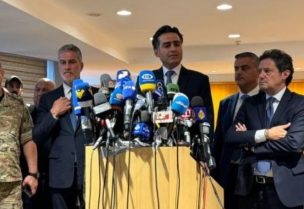 وزير الاشغال على حمية من داخل المطار أثناء الجولة رداً على تقرير صحيفة "تلغراف"