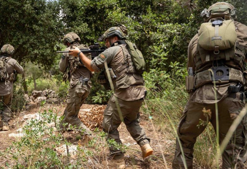 جنود من الجيش الإسرائيلي قرب الحدود مع لبنان