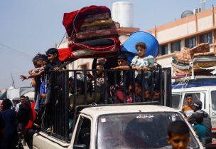 نزوح واسع جراء القصف الإسرائيلي على جنوب غزة - رويترز