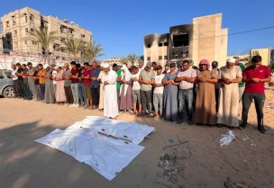 شهداء في محافظة خان يونس جنوب قطاع غزة - رويترز