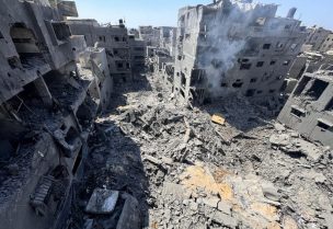 مشاهد من آثار الدمار في غزة - رويترز