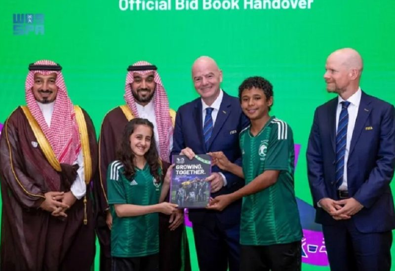 أثناء تسليم السعودية ملف الترشّح لاستضافة بطولة كأس العالم 2034
