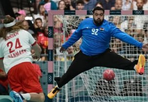 محمد علي خلال مشاركته مع منتخب مصر لكرة اليد في أولمبياد باريس الحالي