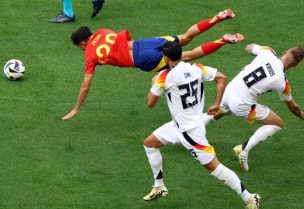 توني كروس وبيدرو غونزاليس لوبيث، الشهير بـ"بيدري"