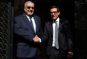 وزير الخارجية عبدالله بو حبيب ووزير الخارجية الفرنسي ستيفان سيجورنيه