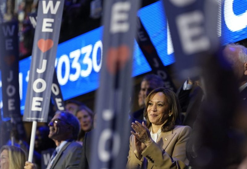كاملا هاريس في المؤتمر الوطني الديمقراطي (DNC) في شيكاغو -رويترز