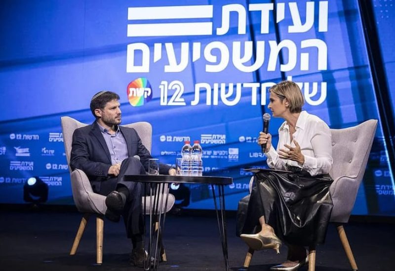 بتسلئيل سموتريتش يتحدث مع مذيعة أخبار القناة 12 دانا فايس