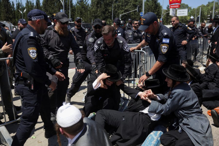 اليهود الحريديم يتظاهرون ضد أوامر تجنيد جديدة - رويترز