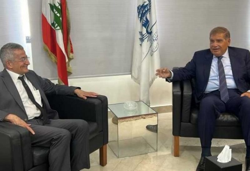 وزير المال في حكومة تصريف الأعمال يوسف الخليل ورئيس ومدير عام إدارة حصر التبغ والتنباك اللبنانية (الريجي) ناصيف سقلاوي