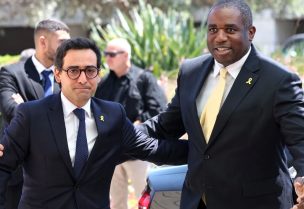 وزيرا الخارجية البريطاني ديفيد لامي والفرنسي ستيفان سيجورنيه