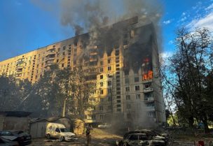 آثار الهجوم الروسي على مدينة خاركيف الأوكرانية