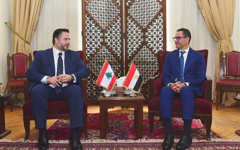 وزير الاقتصاد والتجارة في حكومة تصريف الأعمال أمين سلام، مع وزير الاستثمار والتجارة الخارجية المصري المهندس حسن الخطيب