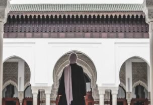 طاجيكستان تشدد القيود على اللحى والحجاب - تعبيرية
