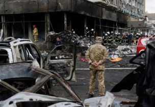 مبان مدمرة بسبب القصف الروسي في مدينة فينيتسيا شرق أوكرانيا.