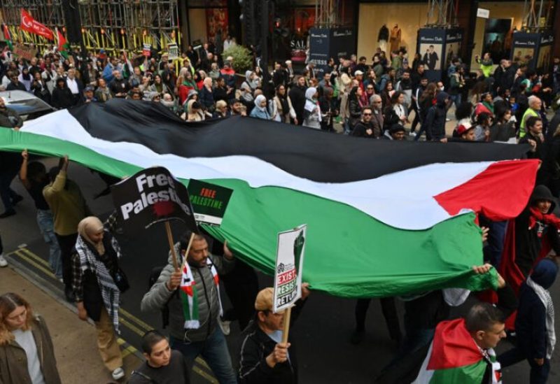 متظاهرون في "المسيرة من أجل فلسطين" في العاصمة البريطانية لندن