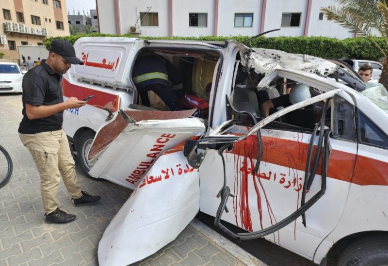 استهداف الاحتلال الإسرائيلي لإحدى سيارات الطواقم الطبية في عزة - أرشيفية