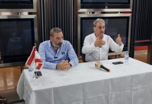 مدير مكتب الشيخ بهاء الحريري الأستاذ نجيب أبو مرعي إلى جانب منسق مكتب بيروت الدكتور نزار القاضي