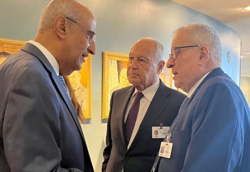 وزير الخارجية والمغتربين عبدالله بوحبيب ونظيره الجزائري أحمد عطاف