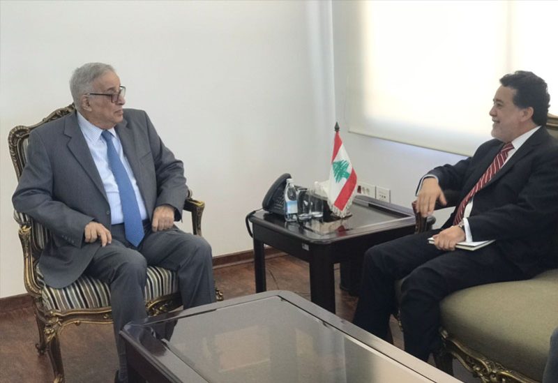 وزير الخارجية عبدالله بو حبيب وسفير التشيلي السيد ماركوس ليتيلير
