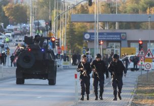 مدخل المقر الرئيسي لشركة الصناعات الجوية والفضائية التركية توساش في أنقرة. رويترز