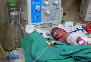 طفل حديث الولادة في غزة