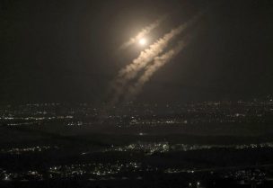إسرائيل تمهد لتوجيه ضربة جديدة