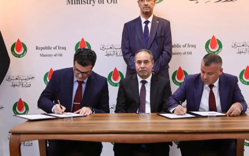 وزارة النفط العراقية توقع العقود مع الشركات