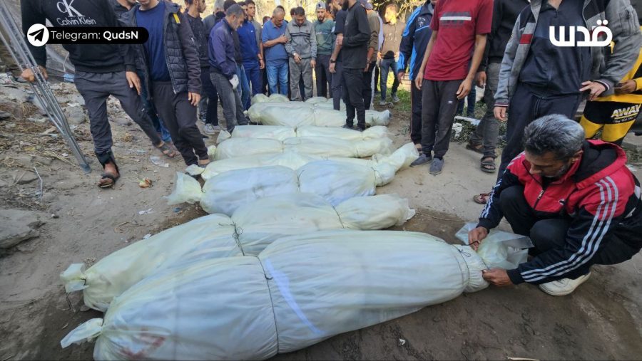 آثار مجزرة الاحتلال التي ارتكبها ليلة أمس بحق عائلة اللوح في مدينة بيت لاهيا، وعمليات البحث عن مفقودين مستمرة. (وكالة قدس)
