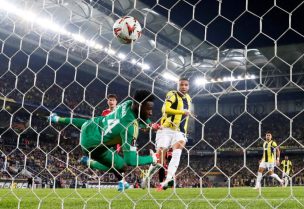 الدوري الأوروبي - فنربخشة ضد مانشستر يونايتد (رويترز)
