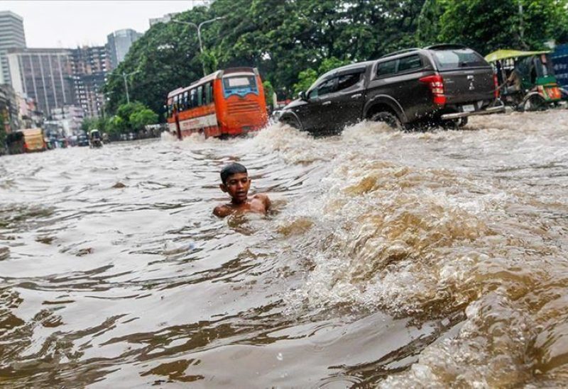 وفاة 5 جراء الفيضانات في بنغلادش وتقطع السبل بالآلاف