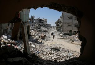 مشاهد الدمار في خان يونس جنوب قطاع غزة. 19/11/2024. رويترز