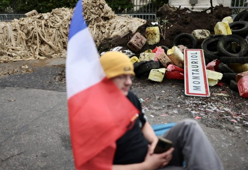 مزارعون فرنسيون يحتجون على محادثات التجارة بين الاتحاد الأوروبي وميركوسور. رويترز