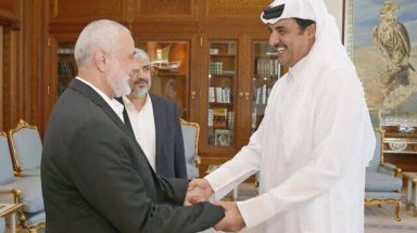 أمير قطر الشيخ تميم بن حمد آل ثاني واسماعيل هنية وخالد مشعل - أرشيفية