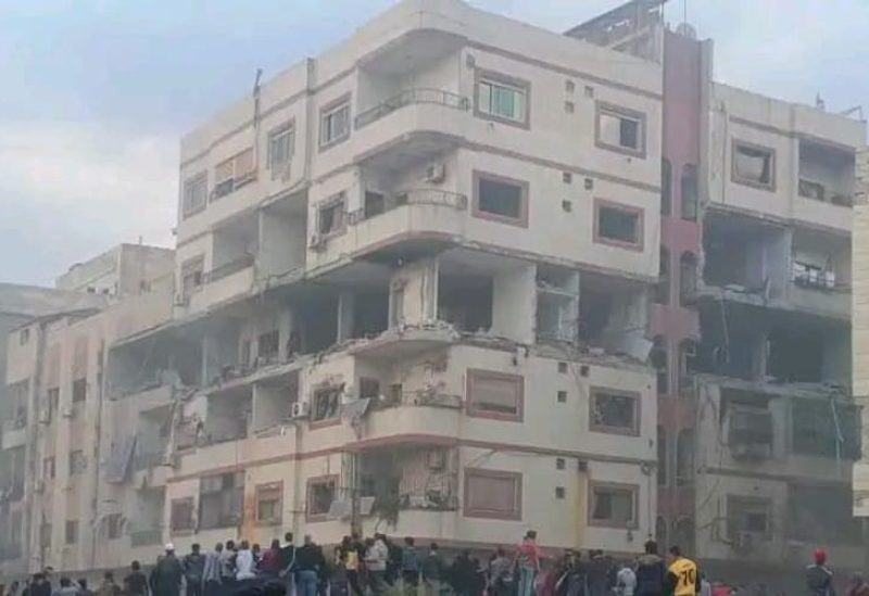 غارة إسرائيلية عنيفة استهدفت مبنى سكنياً في السيدة زينب بريف دمشق