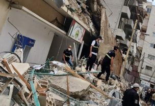 غرفة إدارة الكوارث: فرق الانقاذ تعمل على رفع الأنقاض