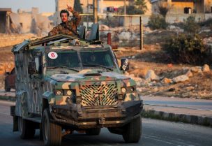 قوات تابعة لفصائل المعارضة السورية في الراشدين، محافظة حلب، سوريا، 29 نوفمبر/تشرين الثاني 2024. رويترز