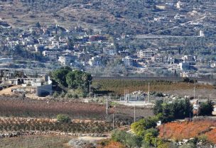 مبانٍ مدمرة في لبنان بالقرب من الحدود الإسرائيلية اللبنانية، بعد وقف إطلاق النار بين إسرائيل وحزب الله، 2 ديسمبر/كانون الأول 2024. رويترز