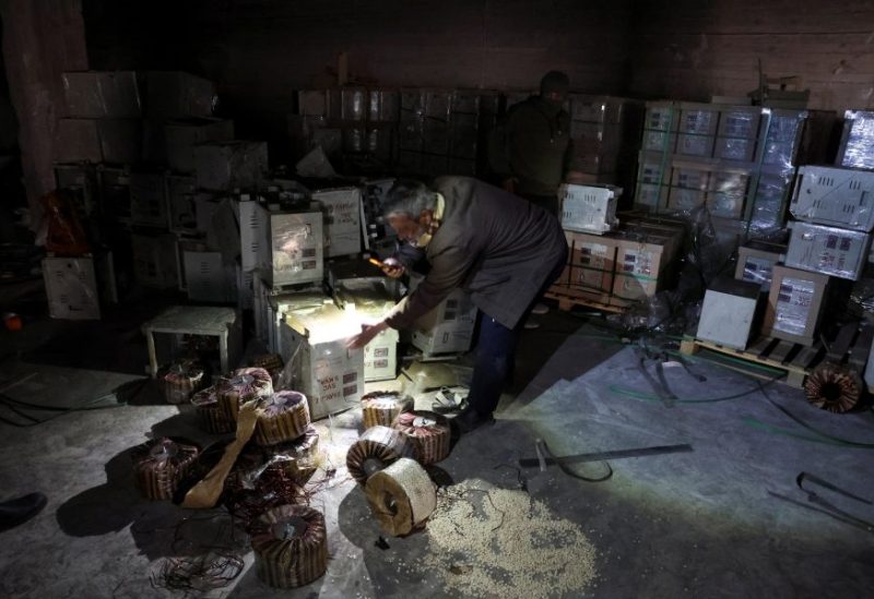 تفقد مبنى يُشتبه بأنه مصنع كبتاغون في ضواحي دمشق، سوريا، 12 ديسمبر/كانون الأول 2024. رويترز