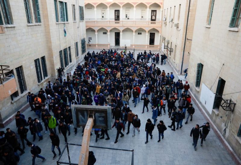 طلاب في مدرسة في دمشق في سوريا بعد إعلان السلطات عن إعادة فتح المدارس بعد الإطاحة بالرئيس السوري بشار الأسد، 15 ديسمبر/كانون الأول 2024. رويترز
