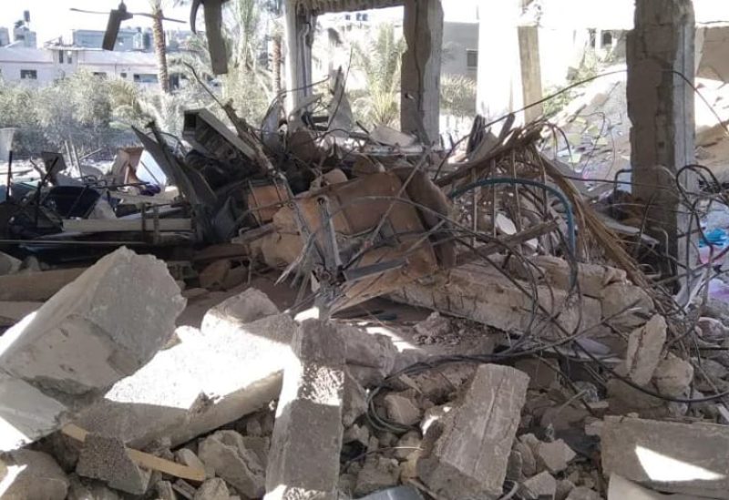 مقر بلدية دير البلح تعرض للتدمير إثر عملية اغتيال رئيسها دياب الجرو (الجزيرة)