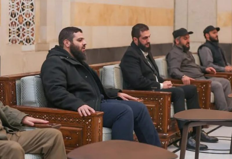 لقاء جمع أحمد الشرع مع الفصائل العسكرية لمناقشة شكل المؤسسة العسكرية في سوريا الجديدة (مواقع التواصل الاجتماعي)