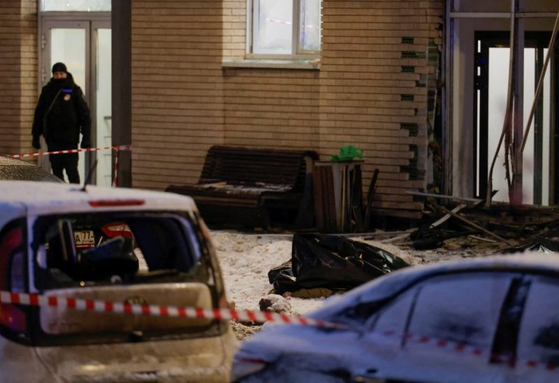 مشهد يظهر مشهد انفجار أسفر عن مقتل ضابطين بالجيش في موسكو - رويترز